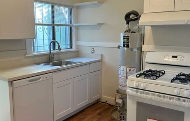 2 beds, 1 bath, $2,100, Unit #6