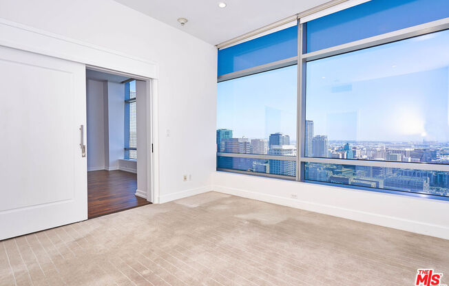 1 bed, 2 baths, 1,000 sqft, $6,195, Unit 31E