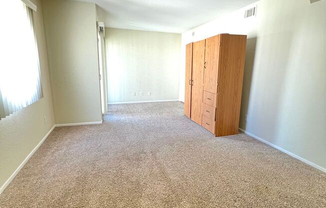 3 beds, 2 baths, $3,995, Unit # 301