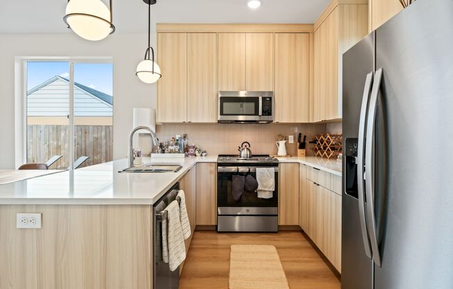 6417 N Greeley Ave #4