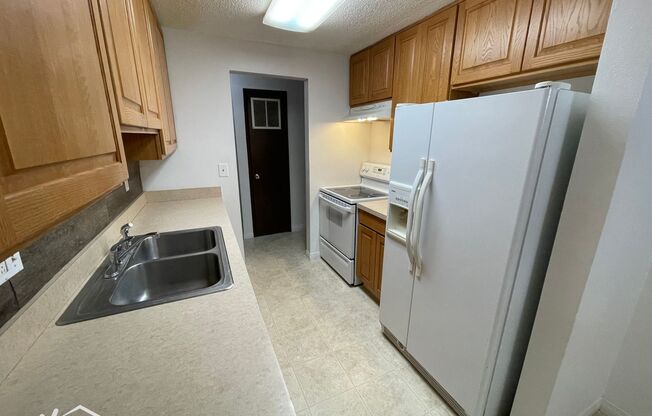 3 beds, 1 bath, 1,024 sqft, $1,495, Unit 1114