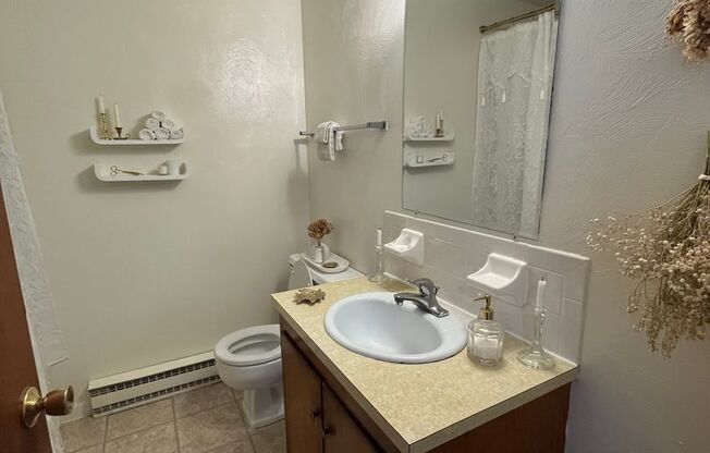1 bed, 1 bath, 500 sqft, $1,130, Unit R-8