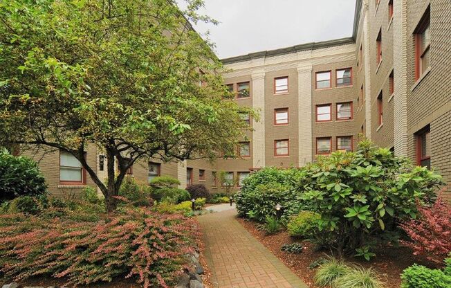 Oxford Crest Apartments