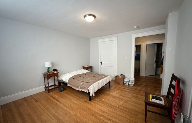 Studio, 1 bath, $1,800, Unit 8 Brooks Park #25