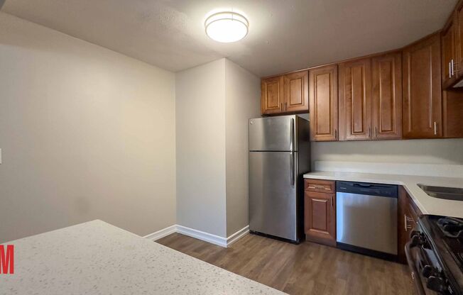 2 beds, 1 bath, $2,350, Unit C