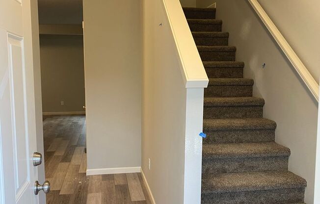 LIKE NEW 3-BR TOWNHOMES FOR RENT IN KALAMA - 193 Cloverdale Rd, Unit B