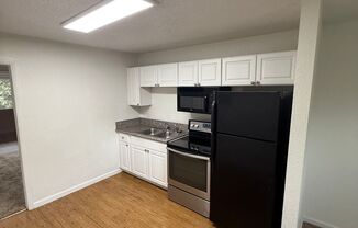 2-Bedroom Apartment in Convenient Lakewood Location