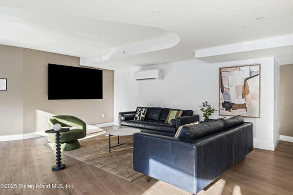5 STUYVESANT PL