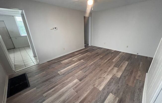 Carnegie - 1 Bedroom 1 Bathroom - Updated Apartment