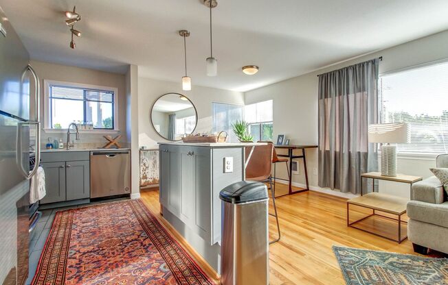 1418 On Queen Anne Apartments
