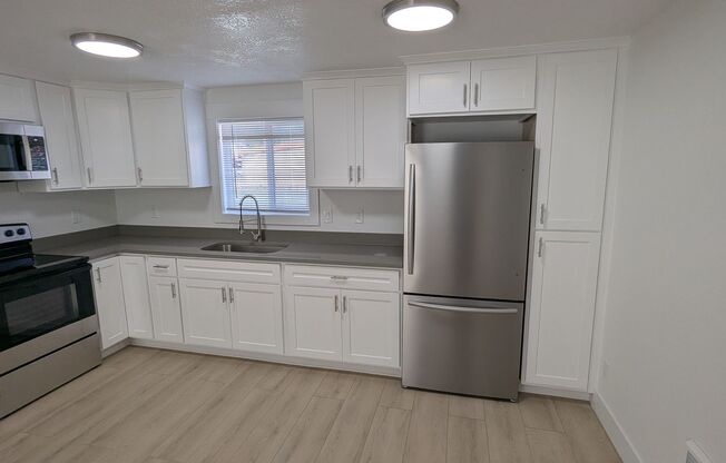 666 682 HAWTHORNE AVE NE