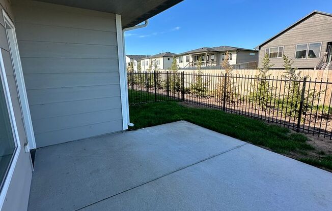 4 beds, 2 baths, $1,700, Unit # 200