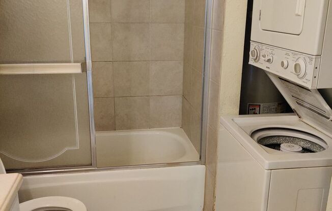 Cozy 1 bedroom in the heart of Kingsgate neighborhood