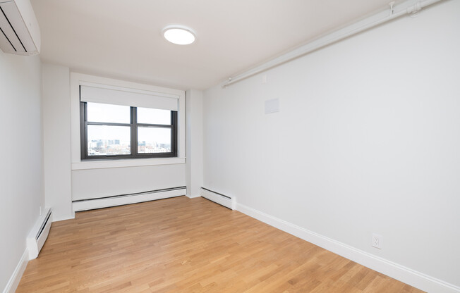 2 beds, 1 bath, 793 sqft, $3,600, Unit 17H