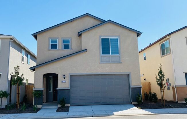 $2,550 Clinton & Armstrong, 4 Bed, Gated Community Pool & Solar - E Riesling Dr, Fresno