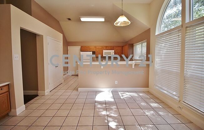 Well Maintained 3/2/2 in Dallas For Rent!