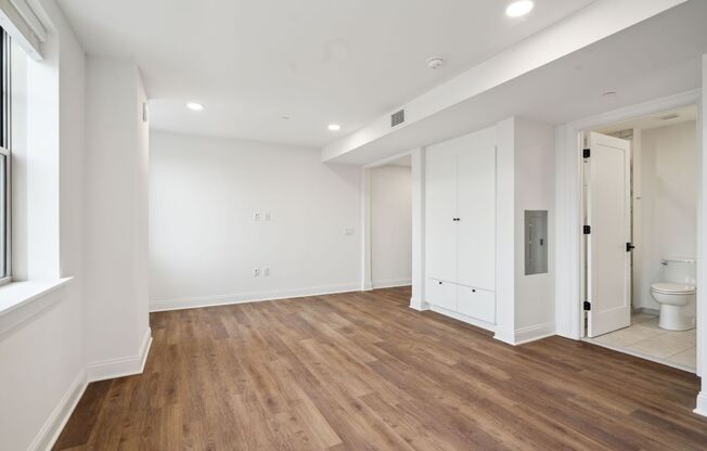 1 bed, 1 bath, 764 sqft, $3,030, Unit 905