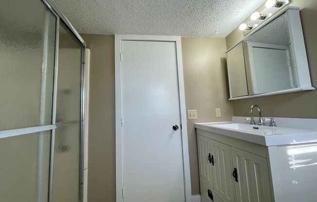 2 beds, 1 bath, $1,495