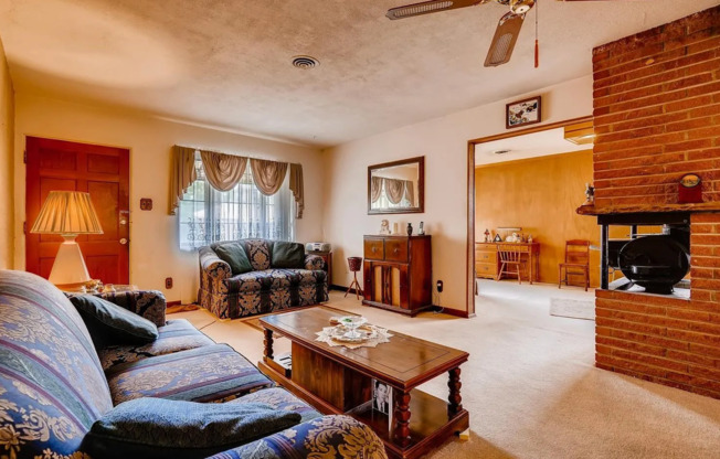 3 bedroom / 2 bathroom house with large backyard. Conveniently located just off I-225!