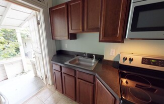 GREAT Location for this garage apartment in Riverside/Five Points!