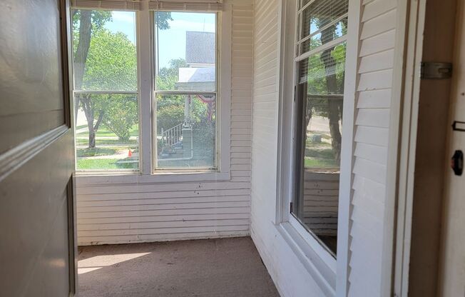 2 beds, 1 bath, $1,250