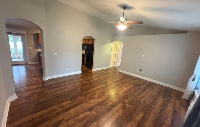 Grand Island 3/2 w/ Enclosed Backyard & Patio