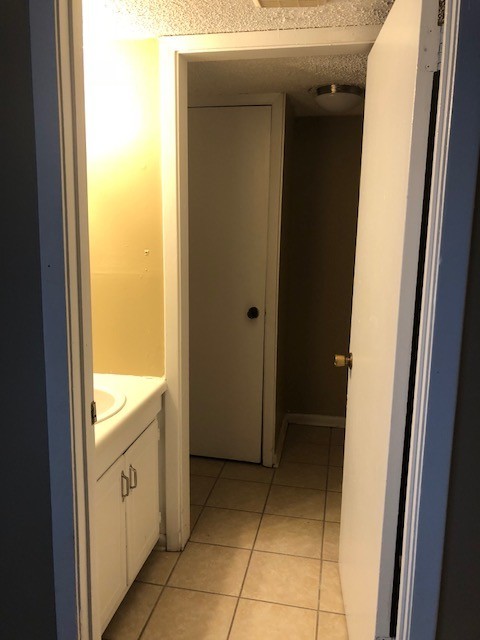 2 beds, 1.5 baths, 950 sqft, $900, Unit 3