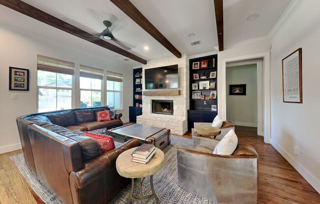 IMMACULATE HOME IN UNIVERSITY HEIGHTS! UPDATES GALORE!
