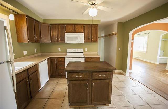 3 Bed 2 Bath Single Family Home in Rothschild! Deposit Special : half off deposit with a signed lease!