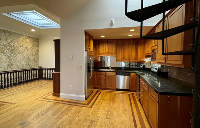 116 Commonwealth Ave E