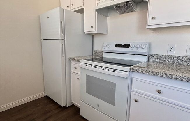 2 beds, 1 bath, $2,150, Unit 27