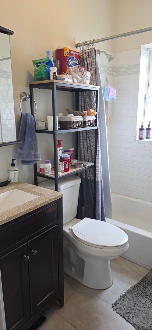 1 bed, 1 bath, 550 sqft, $1,650, Unit 4732-3B