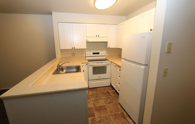 2 beds, 1 bath, 750 sqft, $1,900, Unit 4