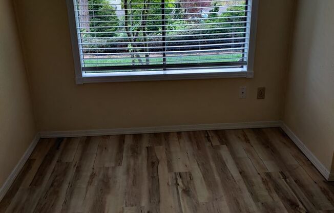 Cozy 1 bedroom in the heart of Kingsgate neighborhood