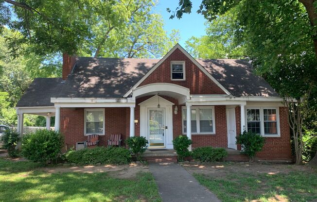 Spacious 4 Bed | 2 Bath House Near Downtown Raleigh *Move In Special!*