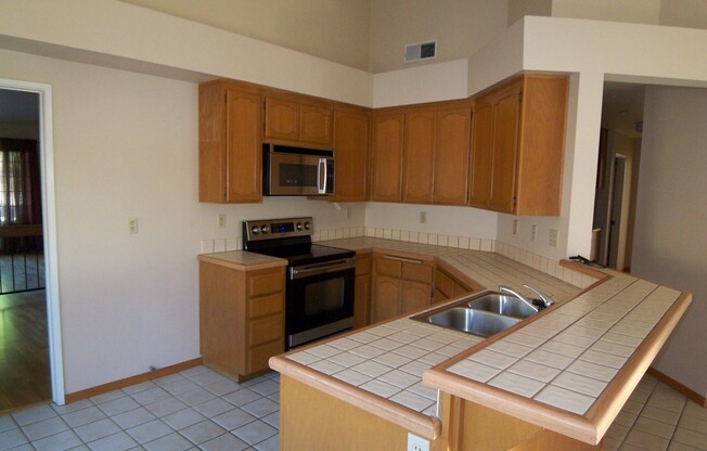 Charming 3Br/2Ba Single Story House W/3 Car Garage in Poway