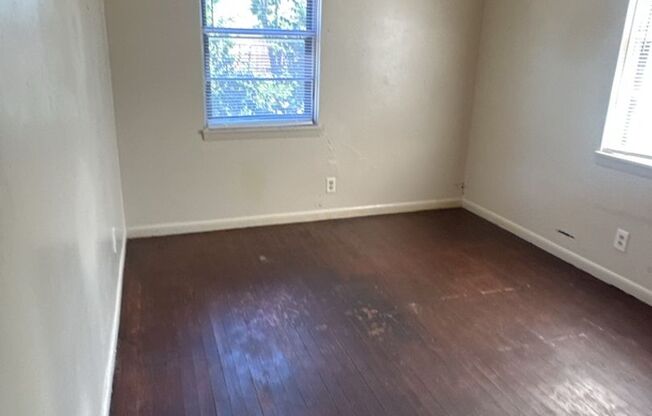 3 beds, 1 bath, $995