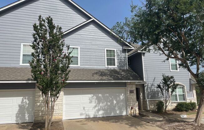 College Station - 4 Bedroom / 2.5 Bath / 2 Story Townhome in Canyon Creek Complex.
