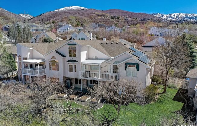 Large 6 Bedroom Home, 3 Car Garage, Gorgeous Views
