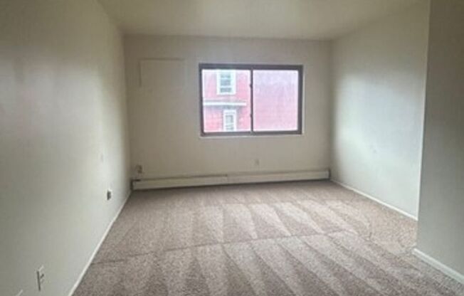 3250 E49th St Cleveland OH 44127 MFH12