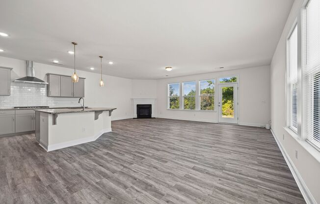 Gorgeous 3-bed 2.5 bath end unit Townhome in Paddlers Cove of Lake Wylie!