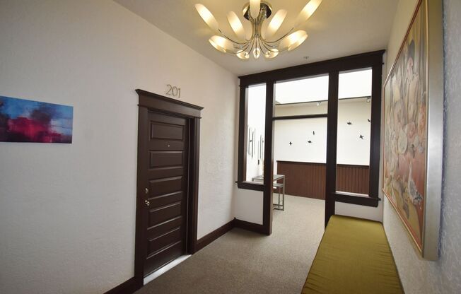 211 W 1 AVE