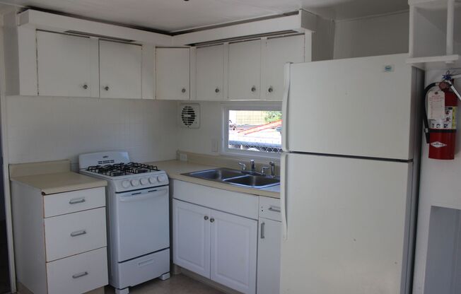 2 beds, 1 bath, $1,200