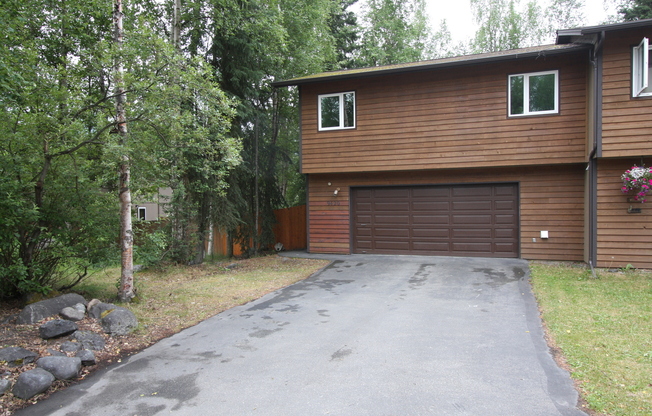 3 Bedroom Townhome in Eagle River w/ Fenced Yard!