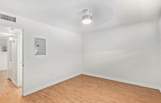 2 beds, 1 bath, 850 sqft, $1,550, Unit 37