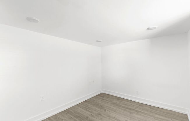 Studio, 1 bath, 382 sqft, $792, Unit B