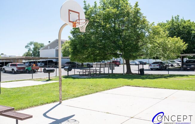 2 beds, 1 bath, 810 sqft, $1,225, Unit 93
