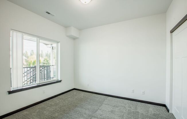 2 beds, 2 baths, $1,595, Unit PIN #222 CL #209