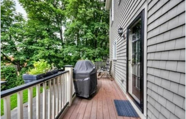 371 AUSTIN ST