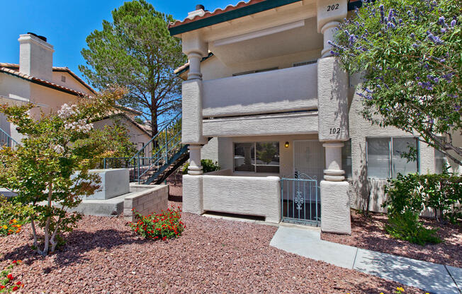 1ST FLOOR CONDO CLOSE TO SUMMERLIN